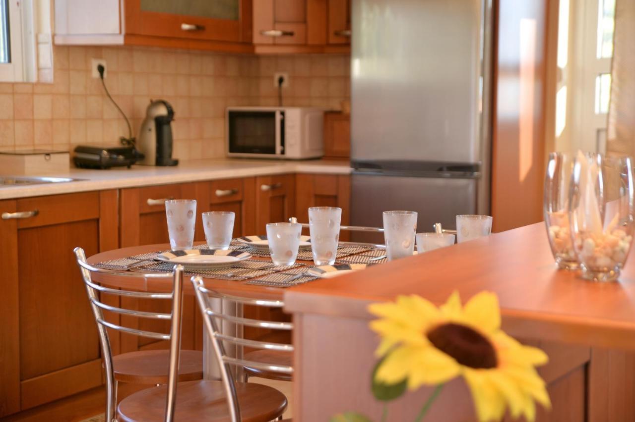 Domelia'S Luxury Apartments Near Airport & Beach Artemida  Bagian luar foto