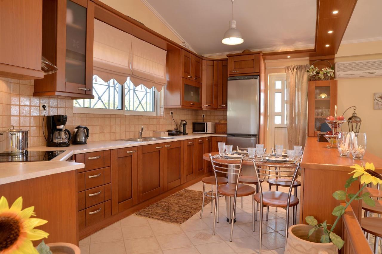 Domelia'S Luxury Apartments Near Airport & Beach Artemida  Bagian luar foto