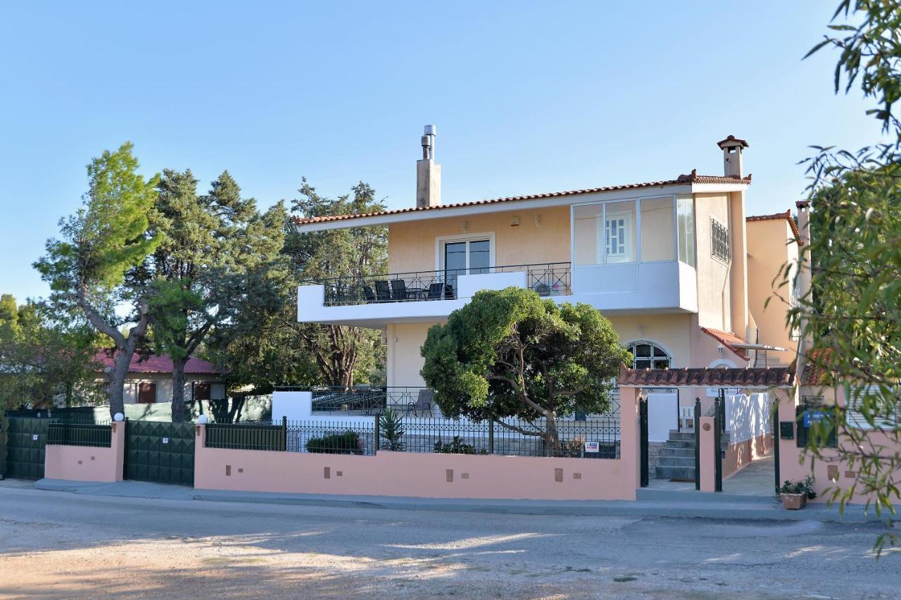 Domelia'S Luxury Apartments Near Airport & Beach Artemida  Bagian luar foto