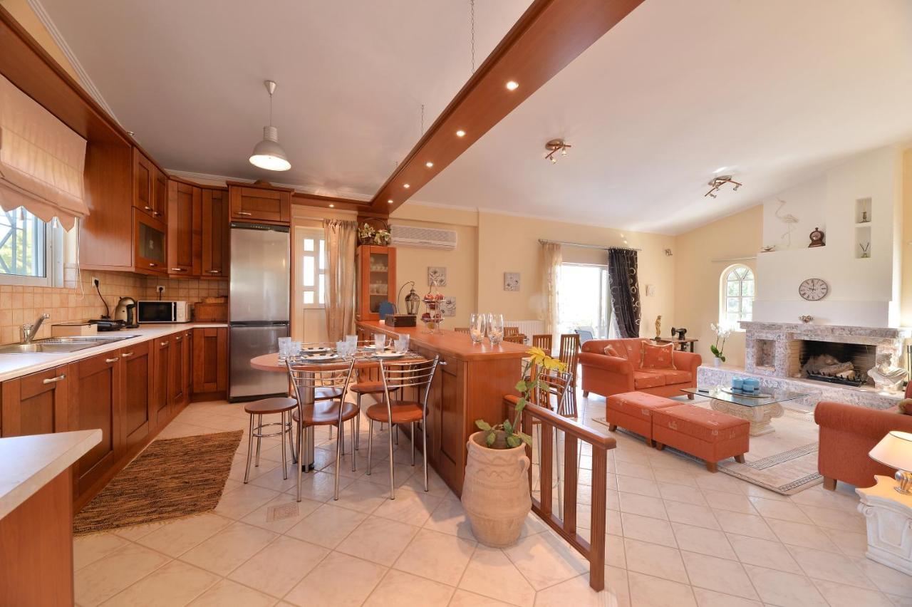 Domelia'S Luxury Apartments Near Airport & Beach Artemida  Bagian luar foto