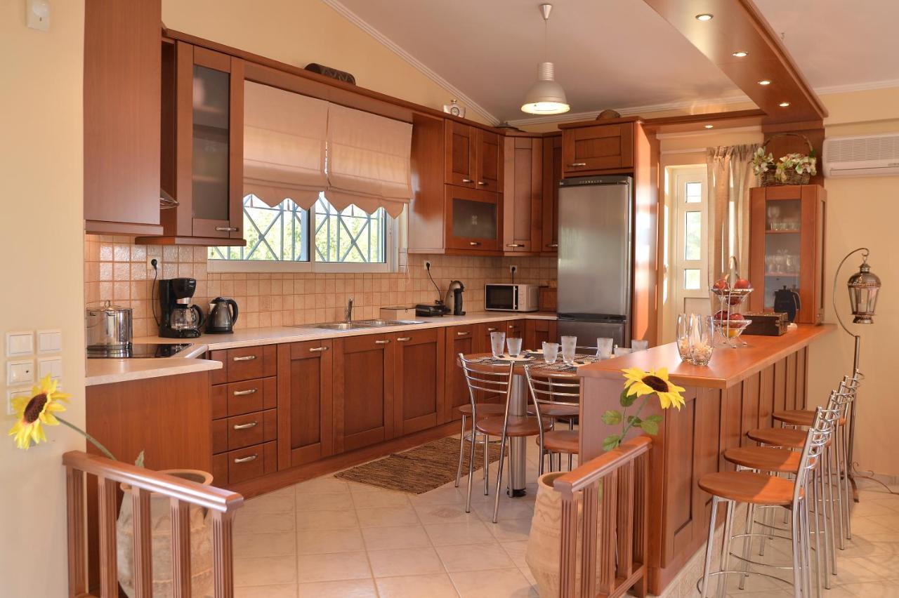 Domelia'S Luxury Apartments Near Airport & Beach Artemida  Bagian luar foto
