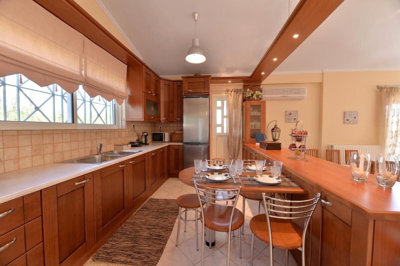 Domelia'S Luxury Apartments Near Airport & Beach Artemida  Bagian luar foto