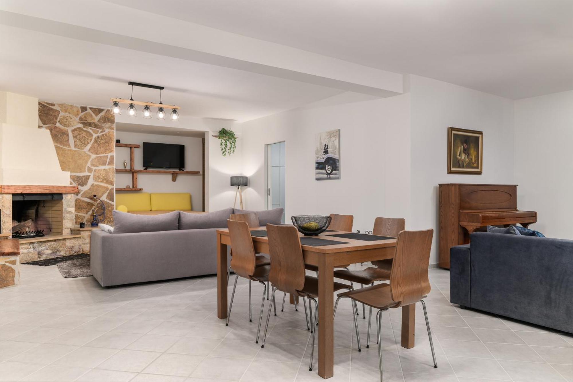 Domelia'S Luxury Apartments Near Airport & Beach Artemida  Bagian luar foto